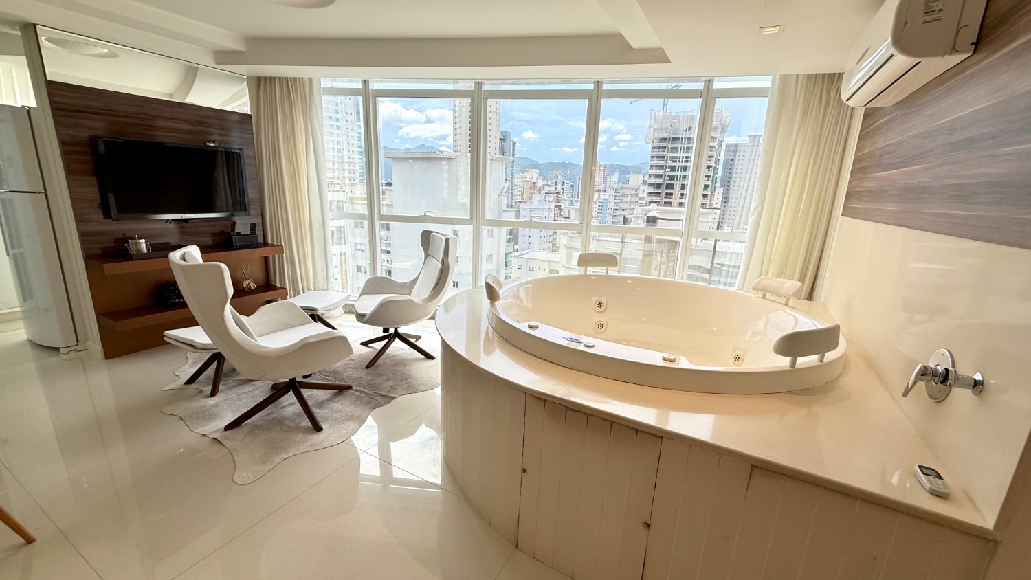 Apartamento Duplex no Edifício Dubai Tower Residence em Meia Praia - Itapema/SC - foto 12