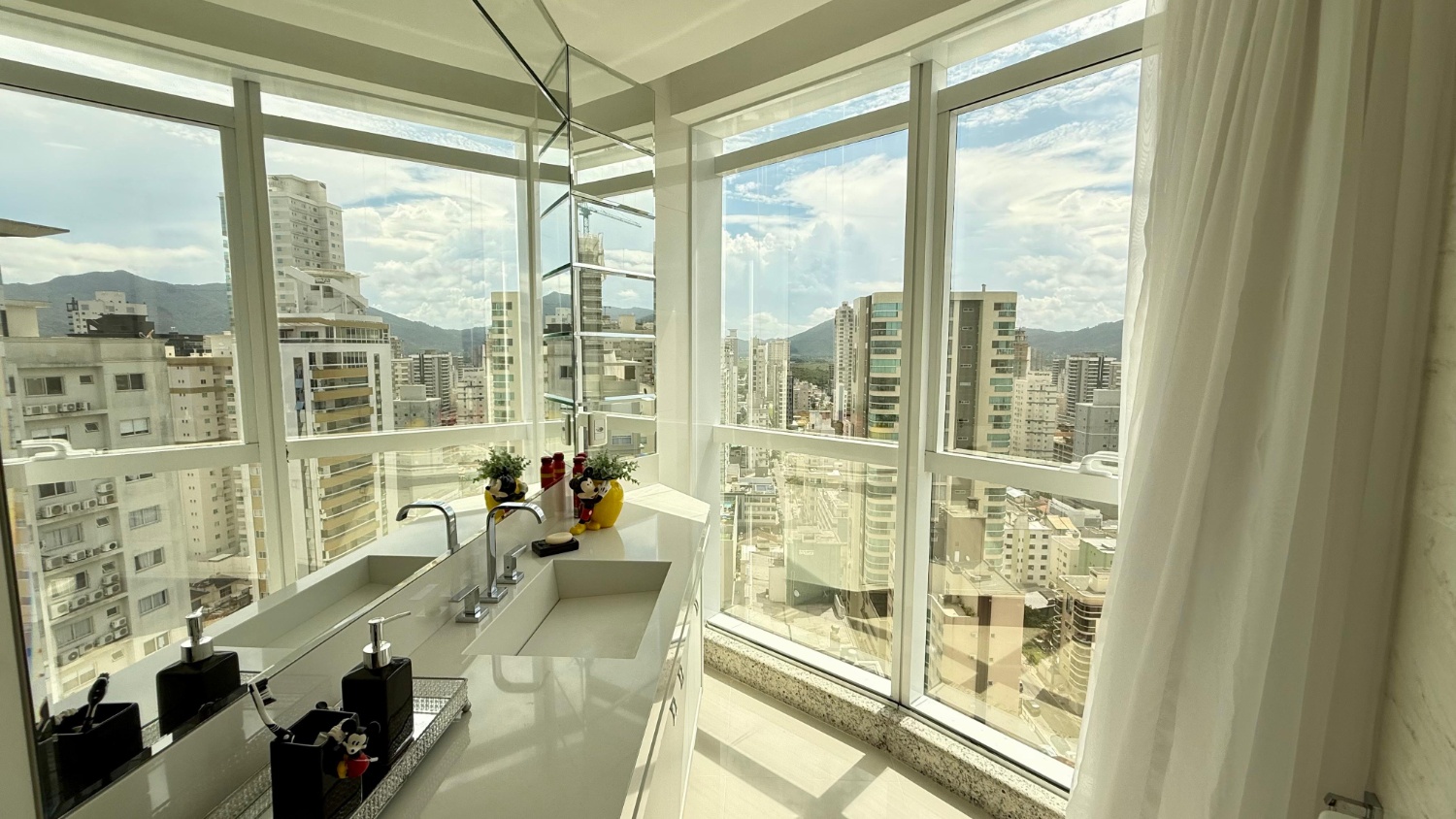 Apartamento Duplex no Edifício Dubai Tower Residence em Meia Praia - Itapema/SC - foto 27