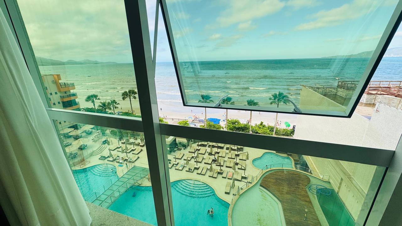 Apartamento no Ed. Atlantic Paradise em Meia Praia em Itapema - foto 13
