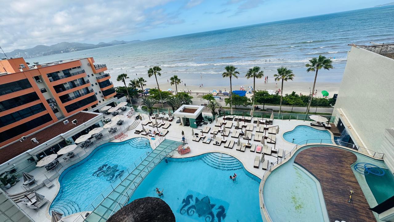 Apartamento no Ed. Atlantic Paradise em Meia Praia em Itapema - foto 14