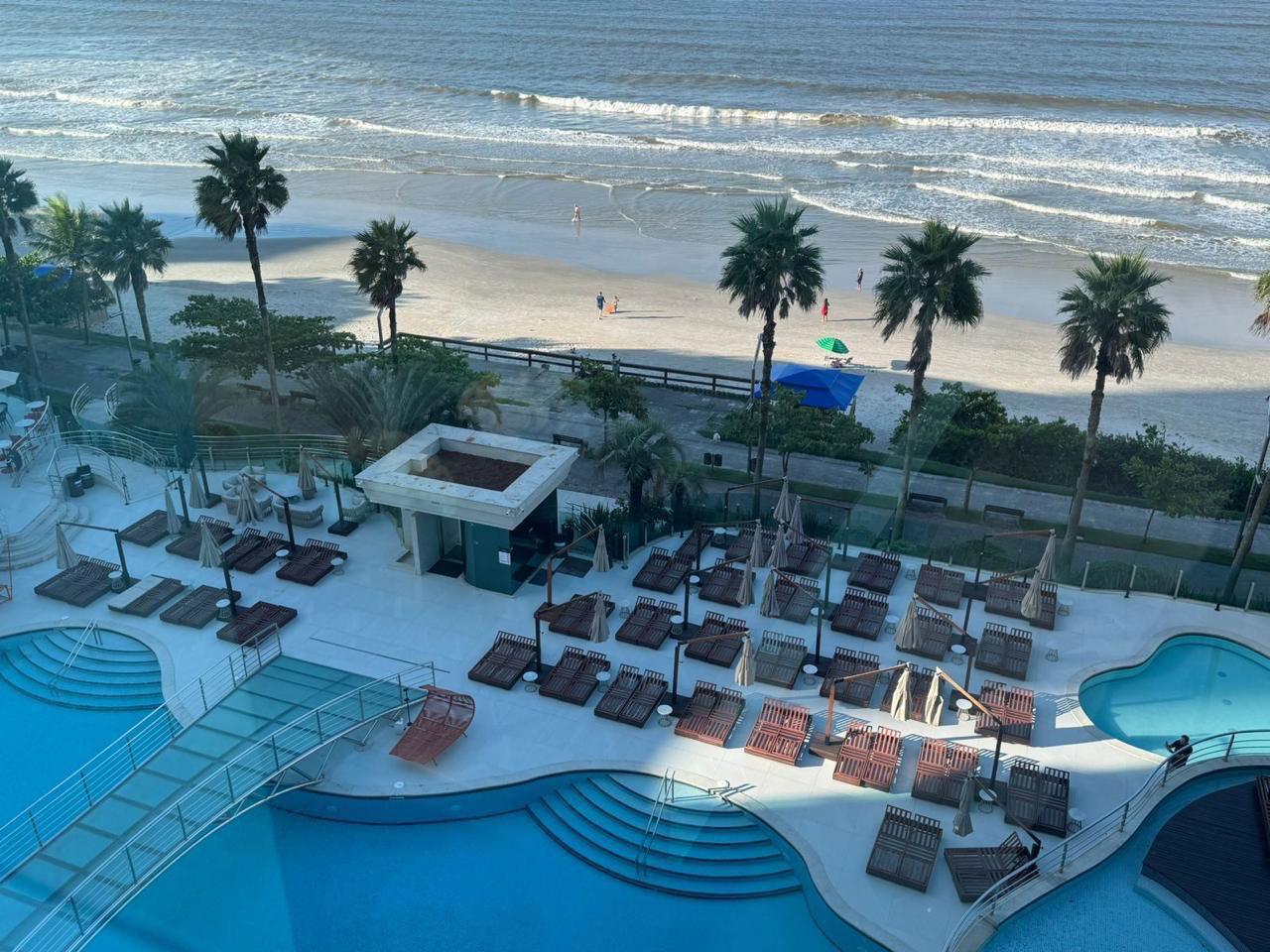 Apartamento no Ed. Atlantic Paradise em Meia Praia em Itapema - foto 28