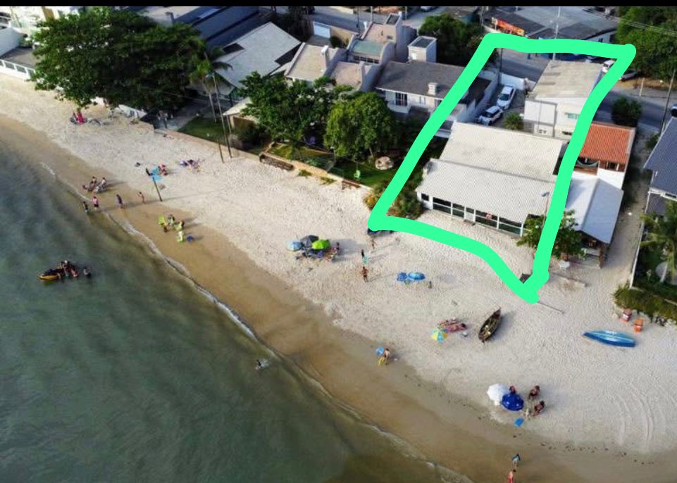 Terreno com duas Casas Pé na Areia em Bombinhas\SC - foto 3