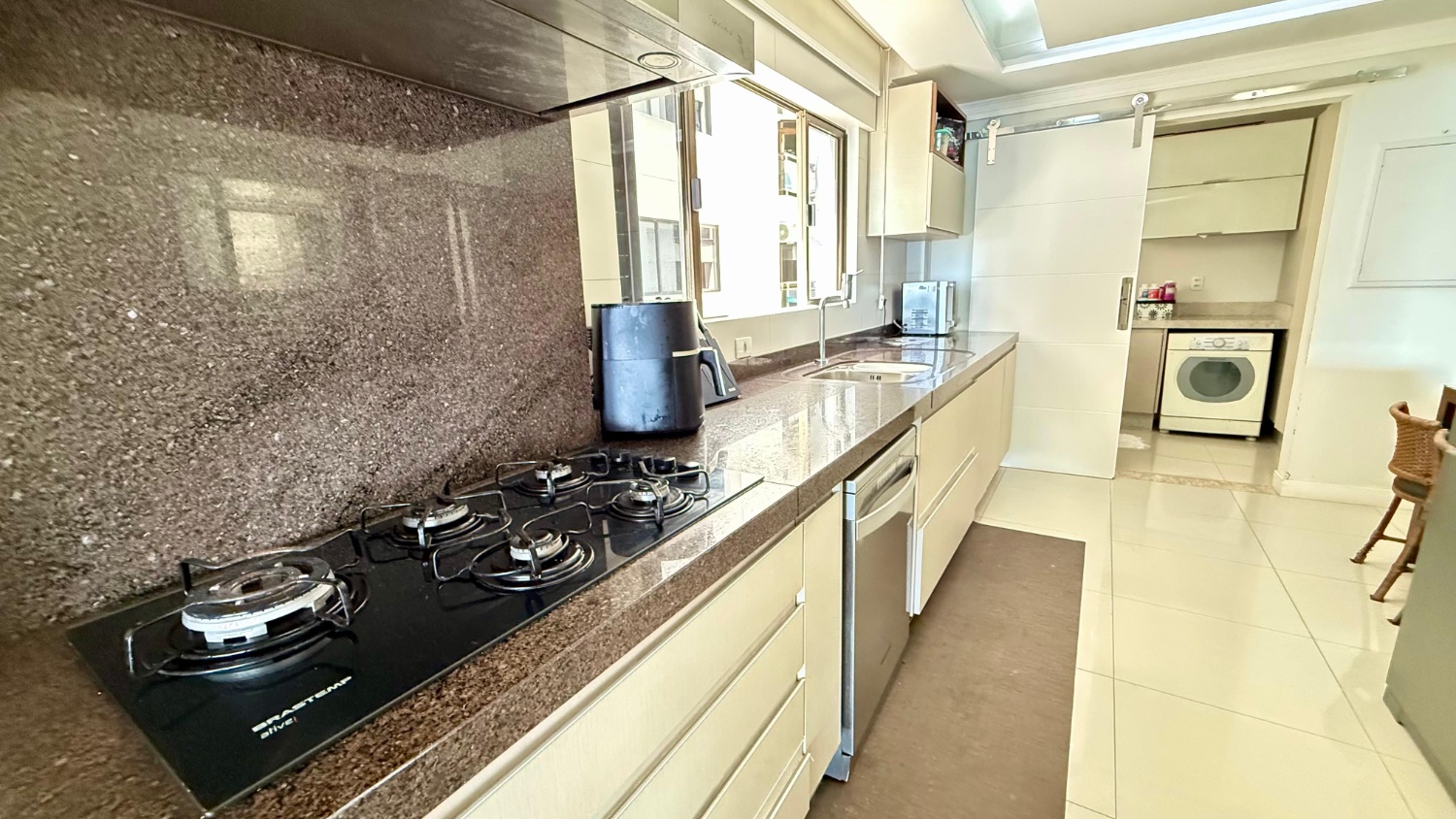 Apartamento no Ed. Nina Schurmann em Balneário Camboriú - foto 11