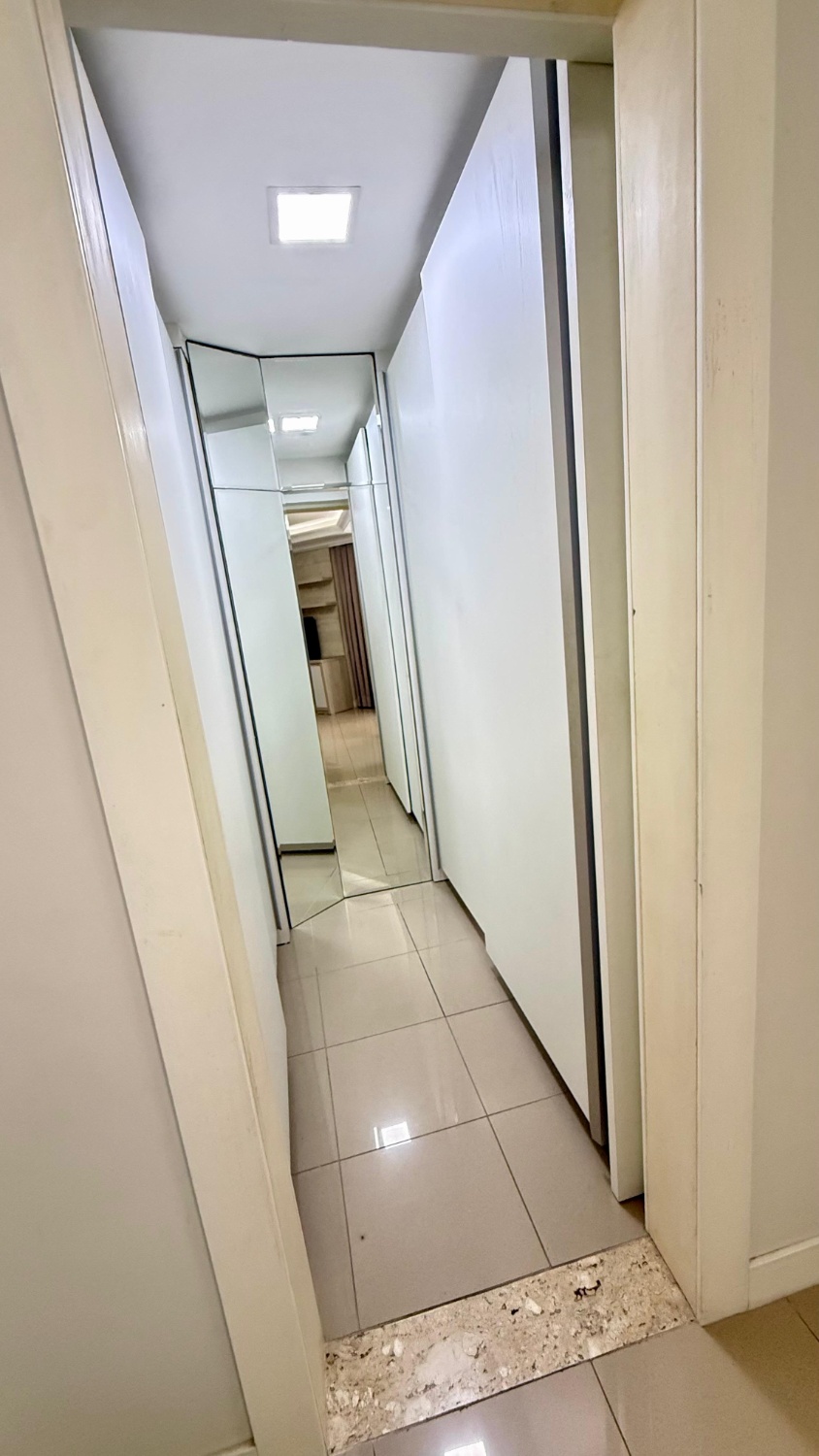 Apartamento no Ed. Nina Schurmann em Balneário Camboriú - foto 12