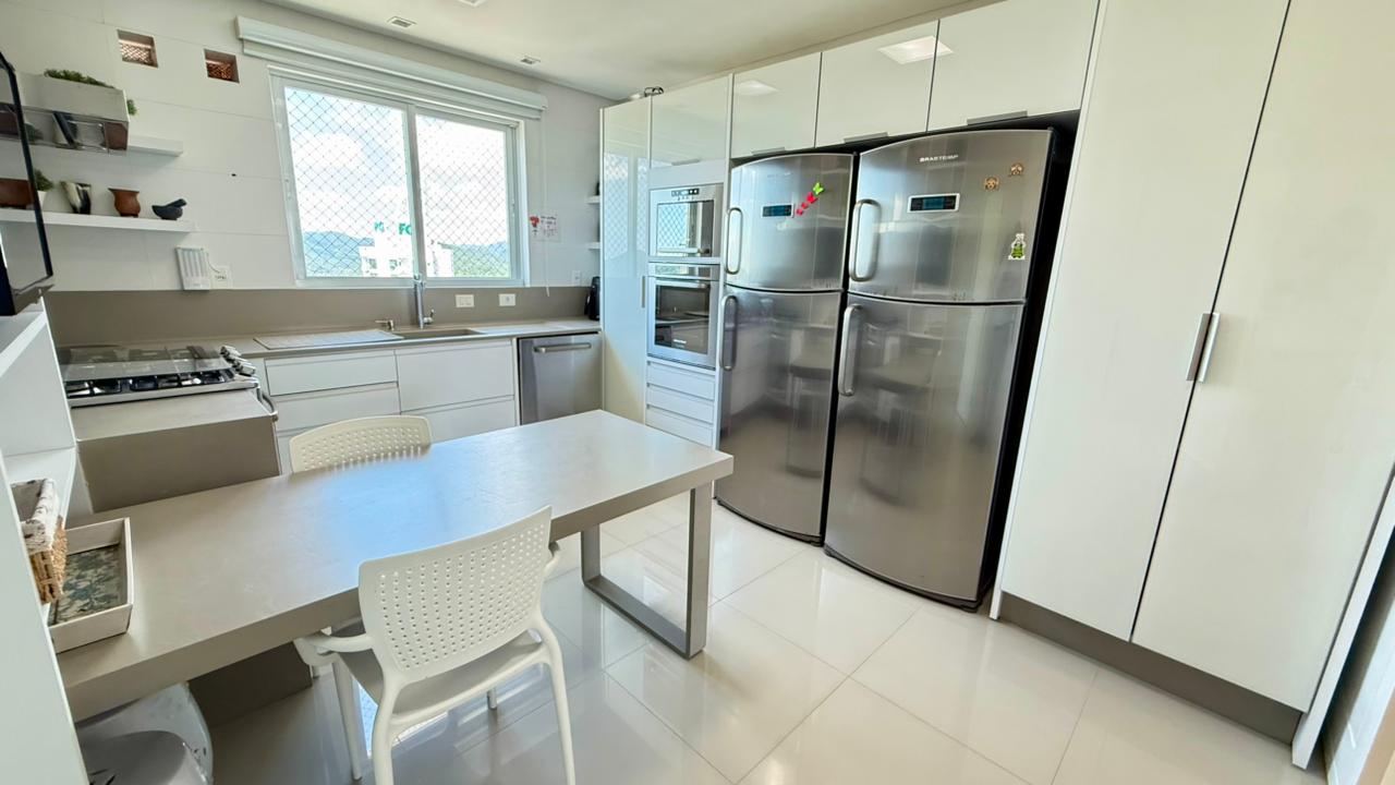 Apartamento no Ed. Villa Serena Home Club em Balneário Camboriú - foto 8