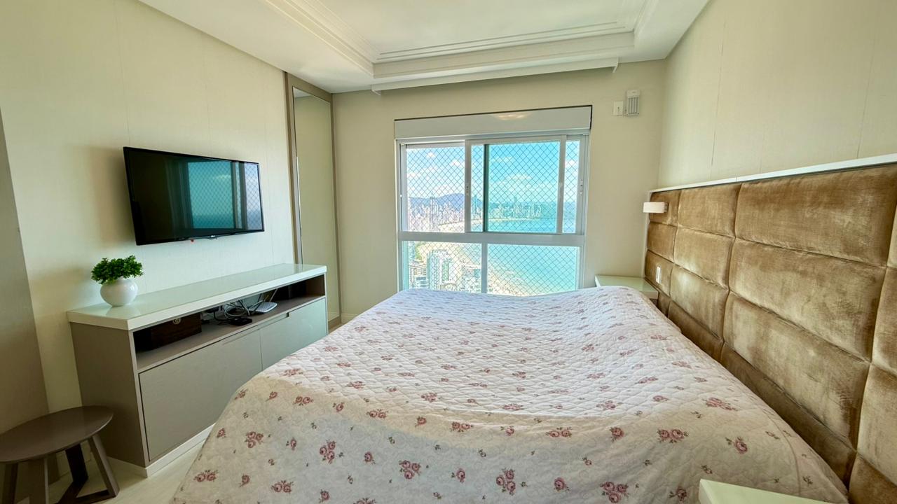 Apartamento no Ed. Villa Serena Home Club em Balneário Camboriú - foto 11