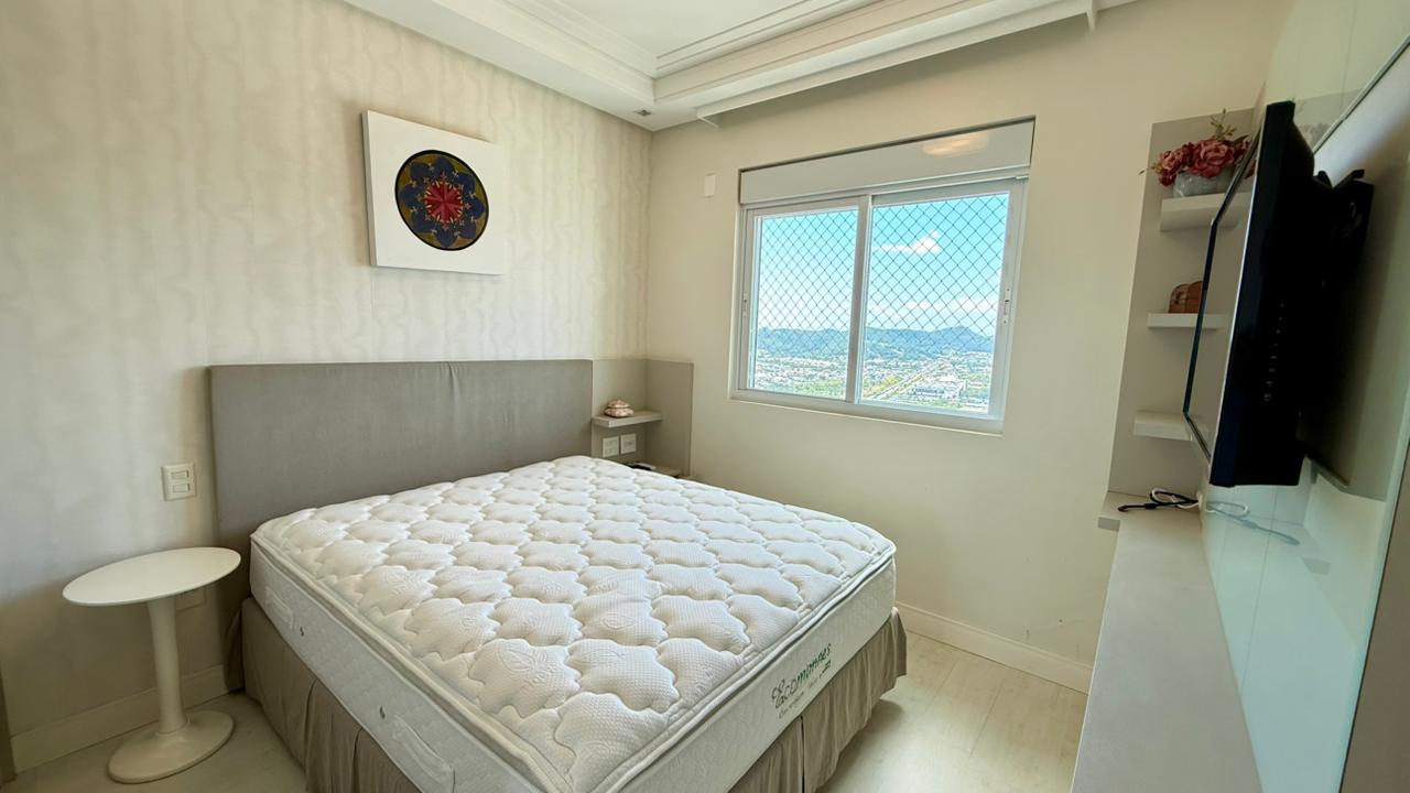 Apartamento no Ed. Villa Serena Home Club em Balneário Camboriú - foto 13