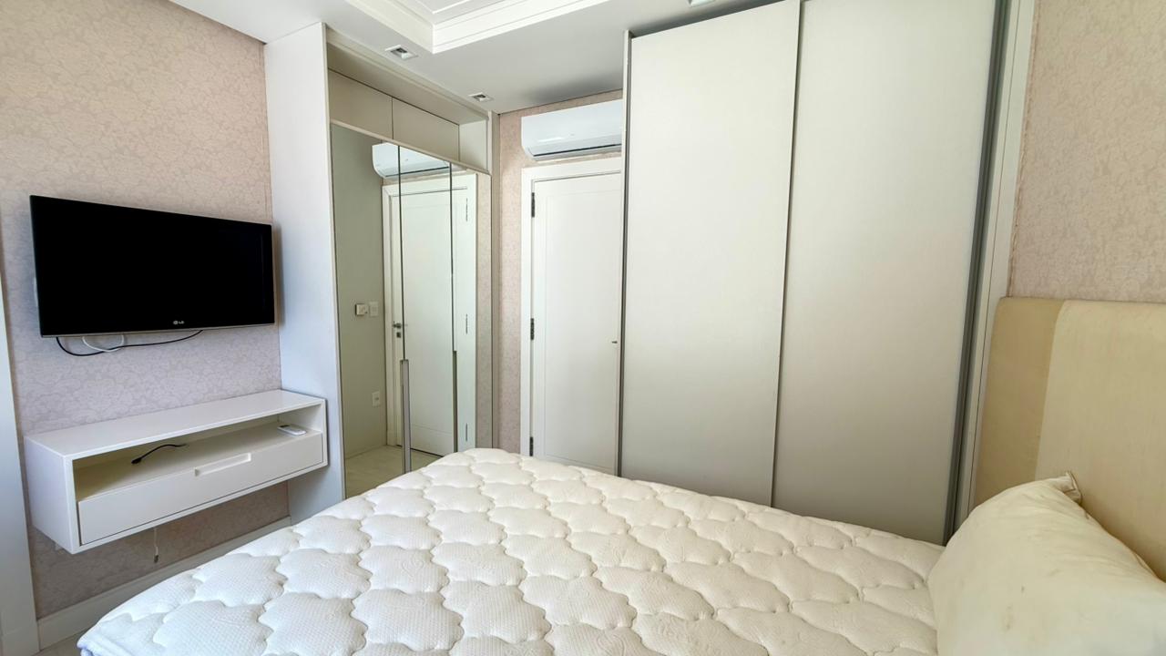 Apartamento no Ed. Villa Serena Home Club em Balneário Camboriú - foto 16