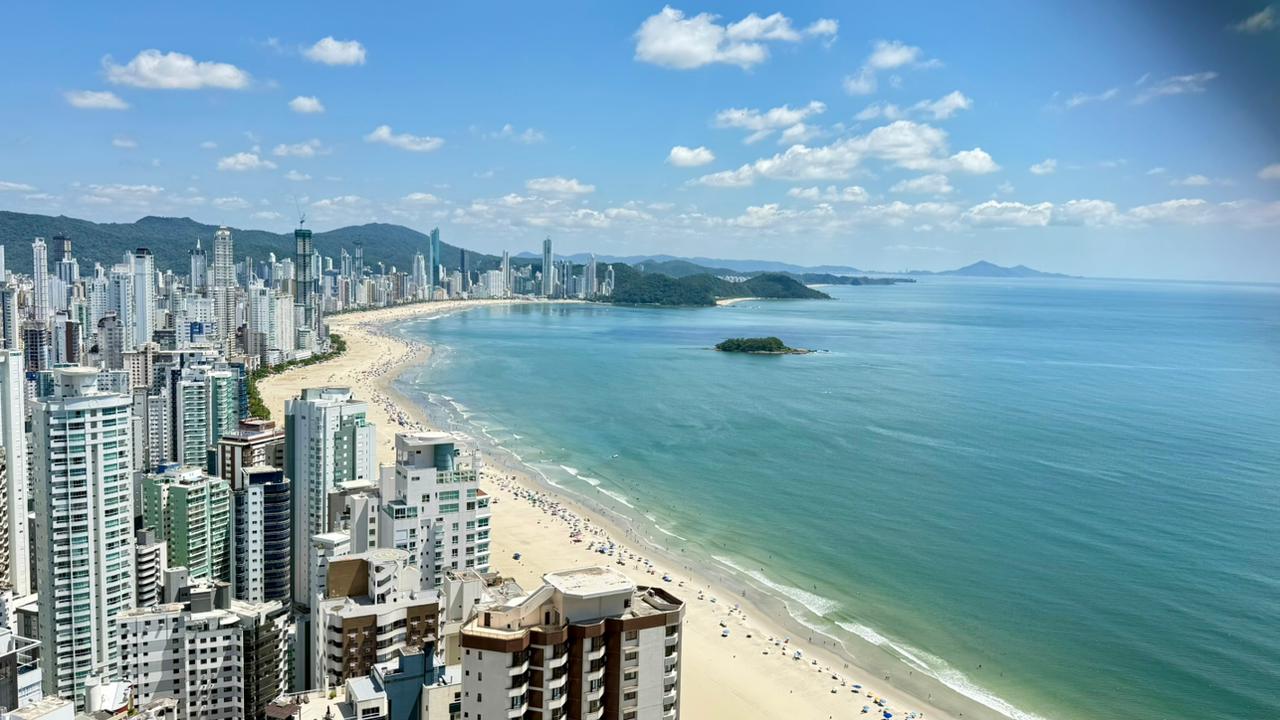 Apartamento no Ed. Villa Serena Home Club em Balneário Camboriú - foto 23