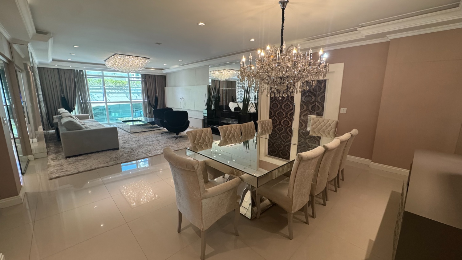 Apartamento no Ed. Atlantic Paradise em Meia Praia em Itapema