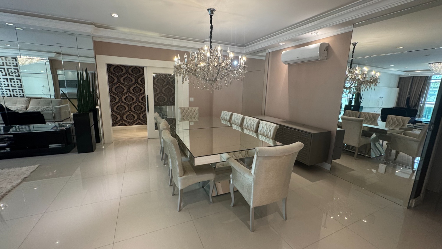 Apartamento no Ed. Atlantic Paradise em Meia Praia em Itapema - foto 2