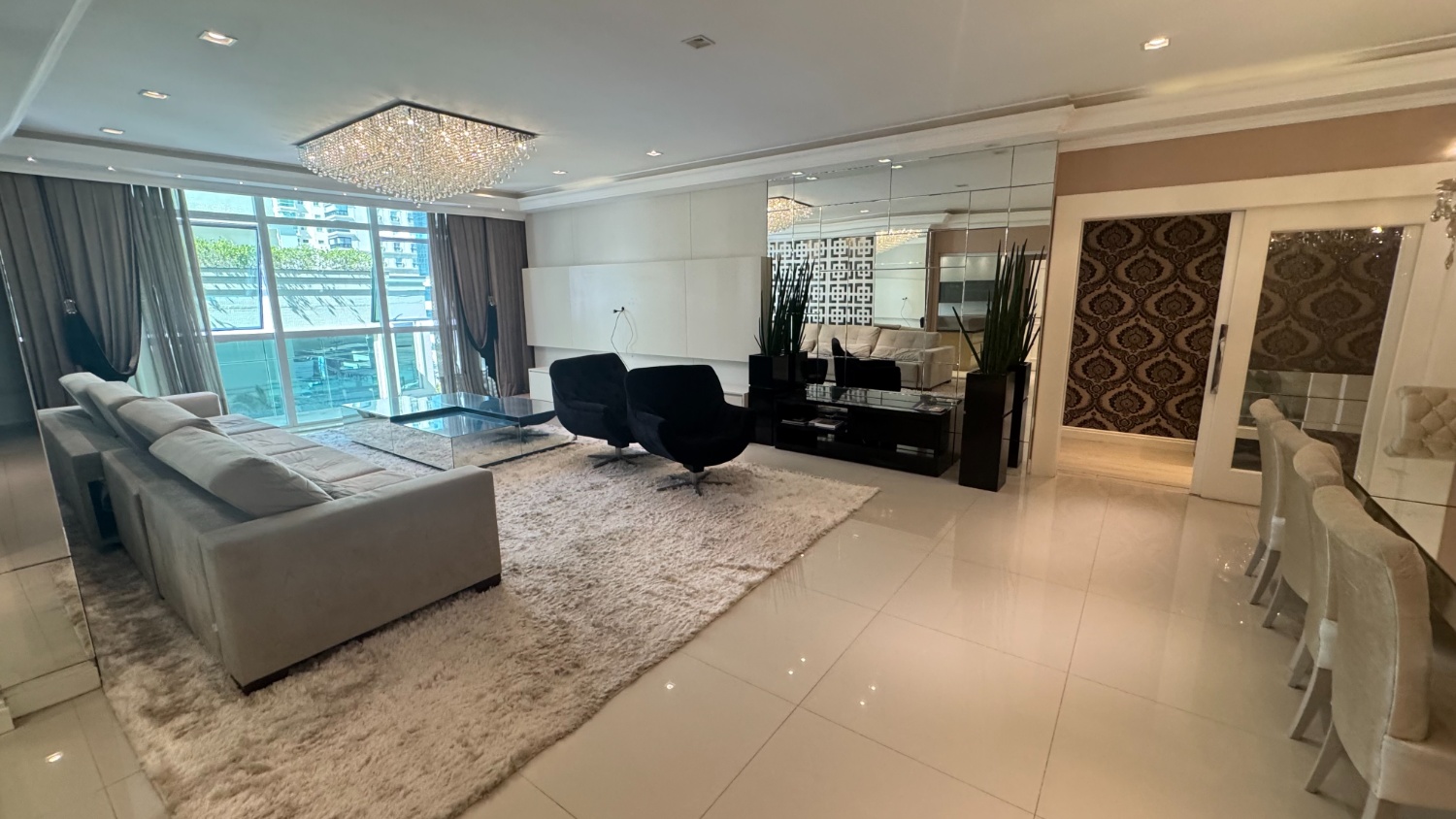 Apartamento no Ed. Atlantic Paradise em Meia Praia em Itapema - foto 3