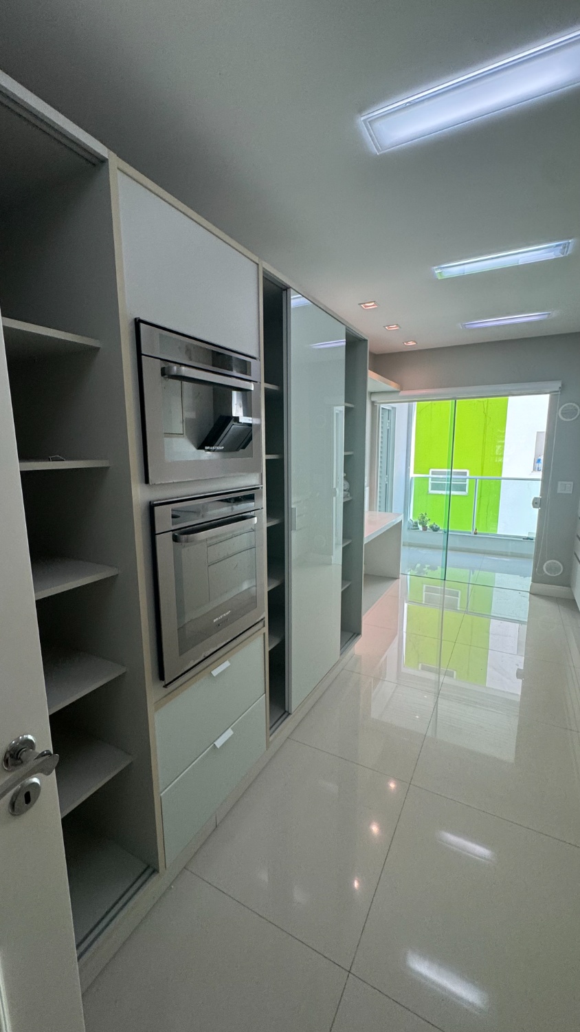 Apartamento no Ed. Atlantic Paradise em Meia Praia em Itapema - foto 5