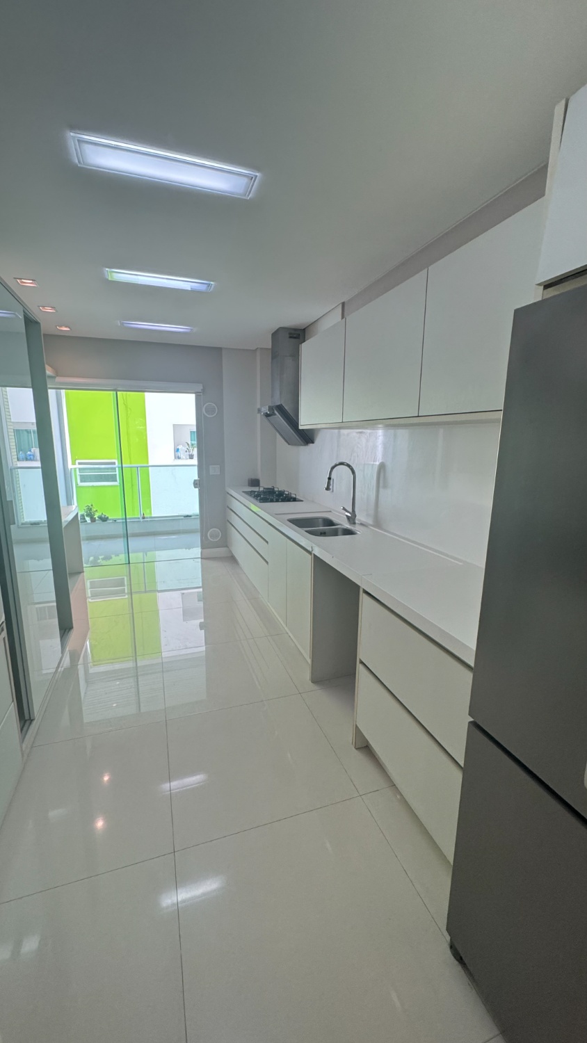 Apartamento no Ed. Atlantic Paradise em Meia Praia em Itapema - foto 6