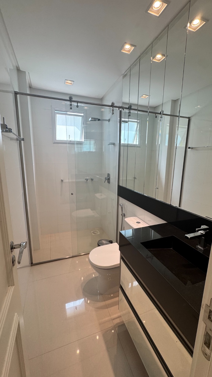 Apartamento no Ed. Atlantic Paradise em Meia Praia em Itapema - foto 13