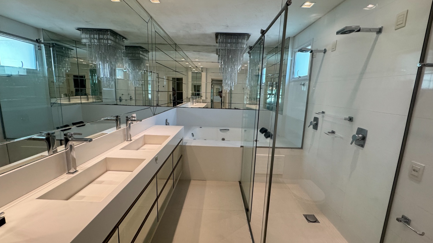 Apartamento no Ed. Atlantic Paradise em Meia Praia em Itapema - foto 14