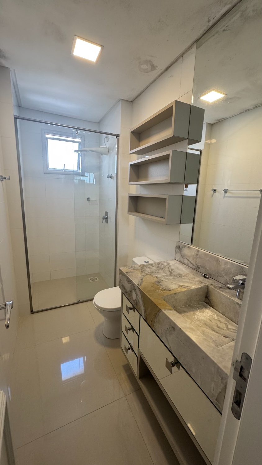Apartamento no Ed. Atlantic Paradise em Meia Praia em Itapema - foto 15