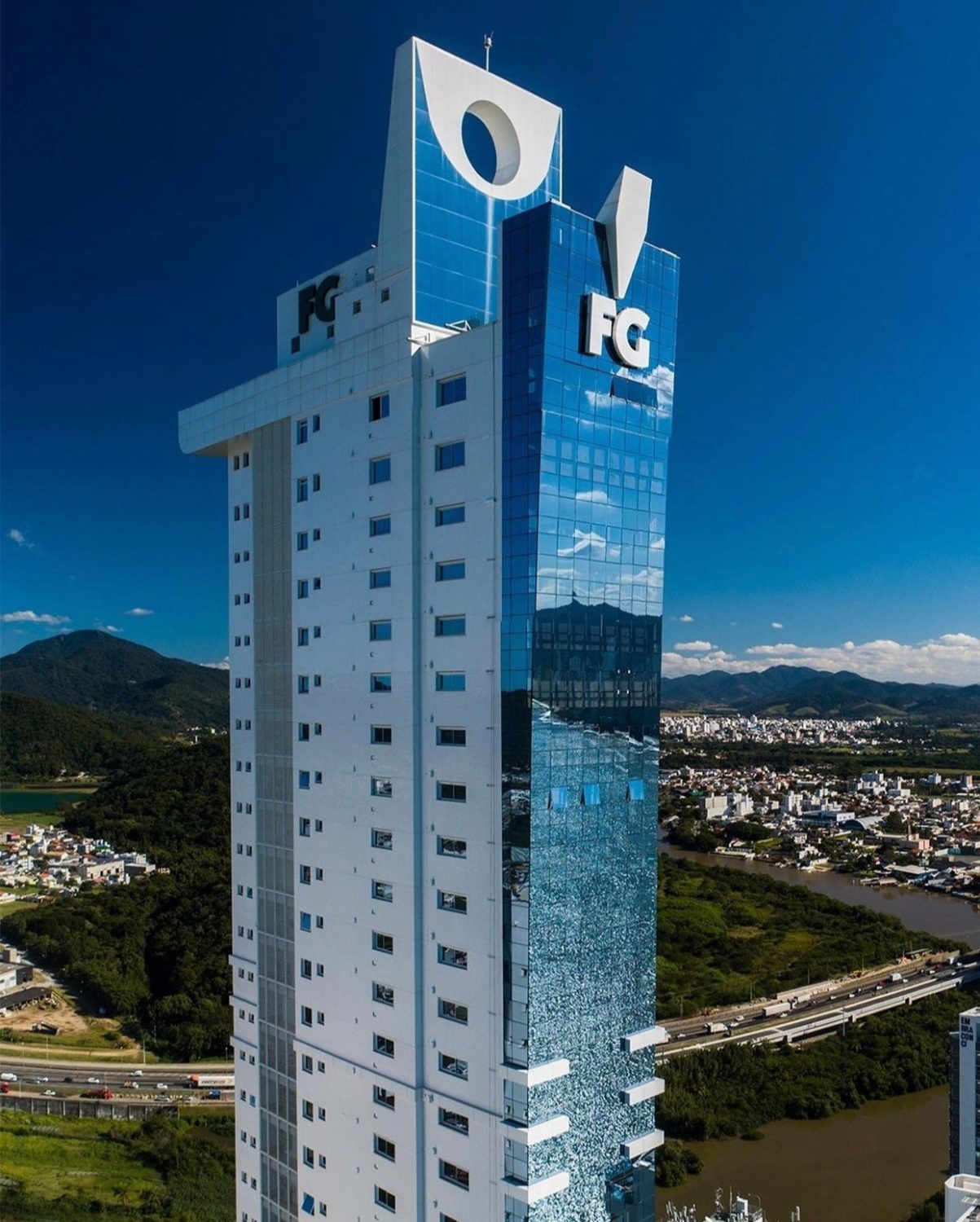 Apartamento no Ed. Epic Tower em Balneário Camboriú - foto 16