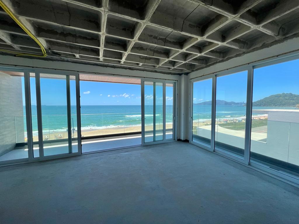 Apartamento Frente Mar no Edifício Bay House na Praia Brava em Itajaí