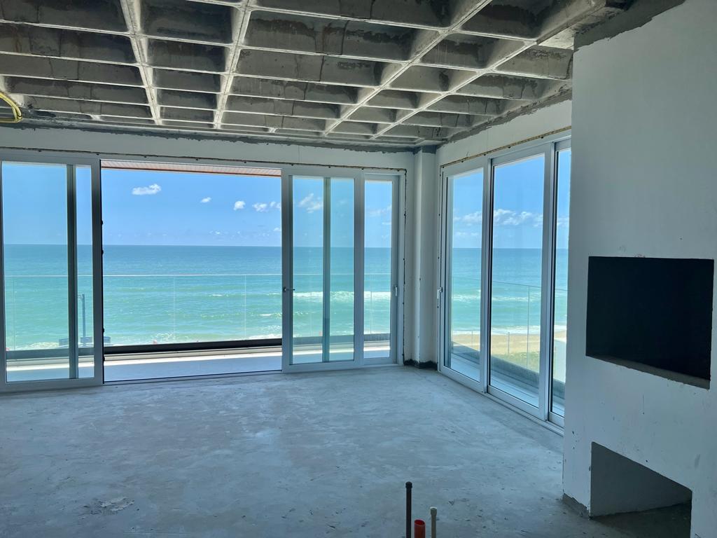 Apartamento Frente Mar no Edifício Bay House na Praia Brava em Itajaí