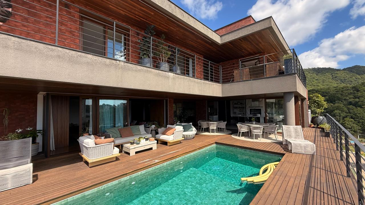 Casa no Cond. Horizontal na Praia Brava - foto 2