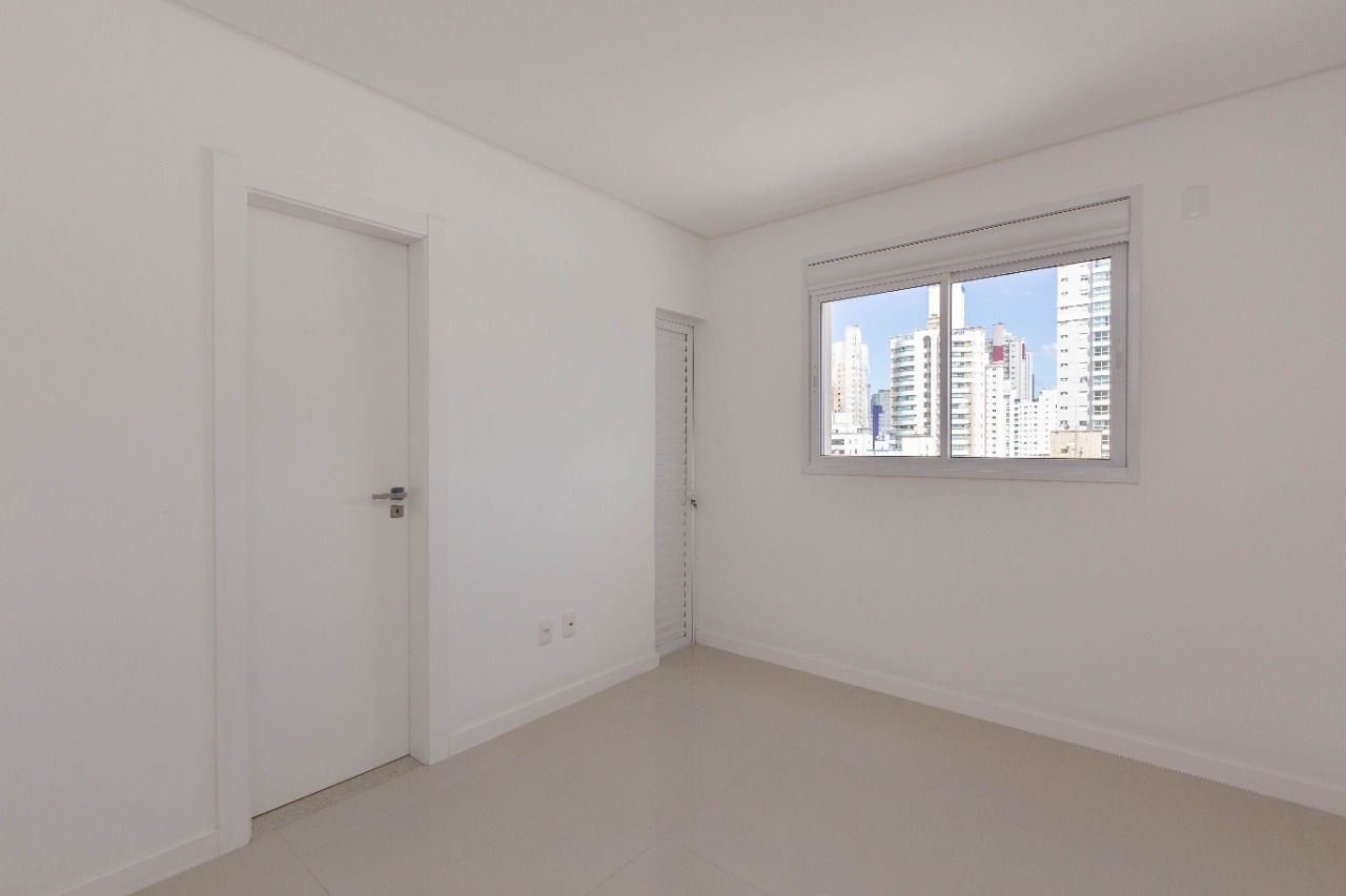 Apartamento no Edifício Villa Castelli em Balneário Camboriú - foto 9
