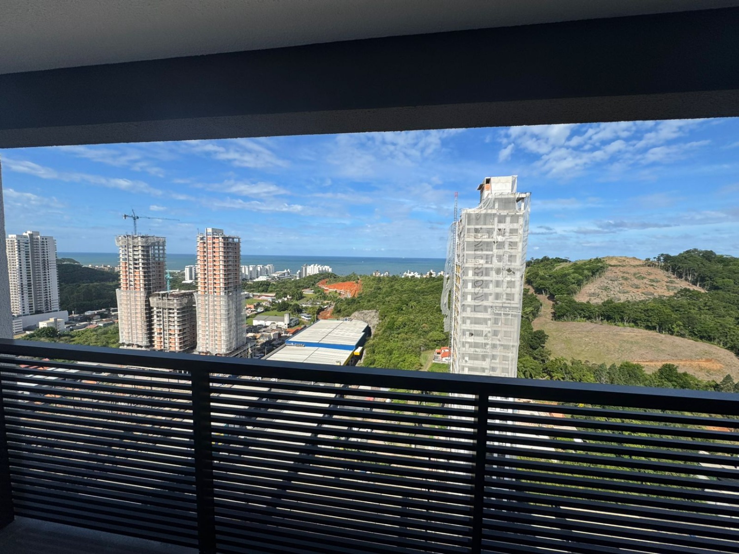 Apartamento no Edifício Brava Breeze Residence na Praia Brava - foto 3