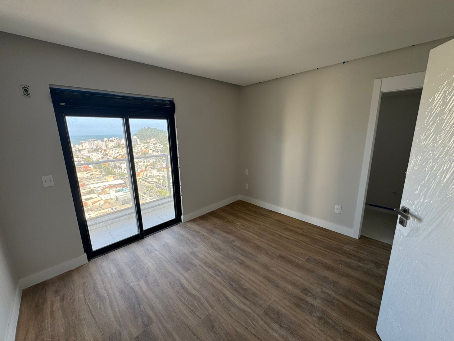 Apartamento no Residencial Sky Brava na Praia Brava - foto 4