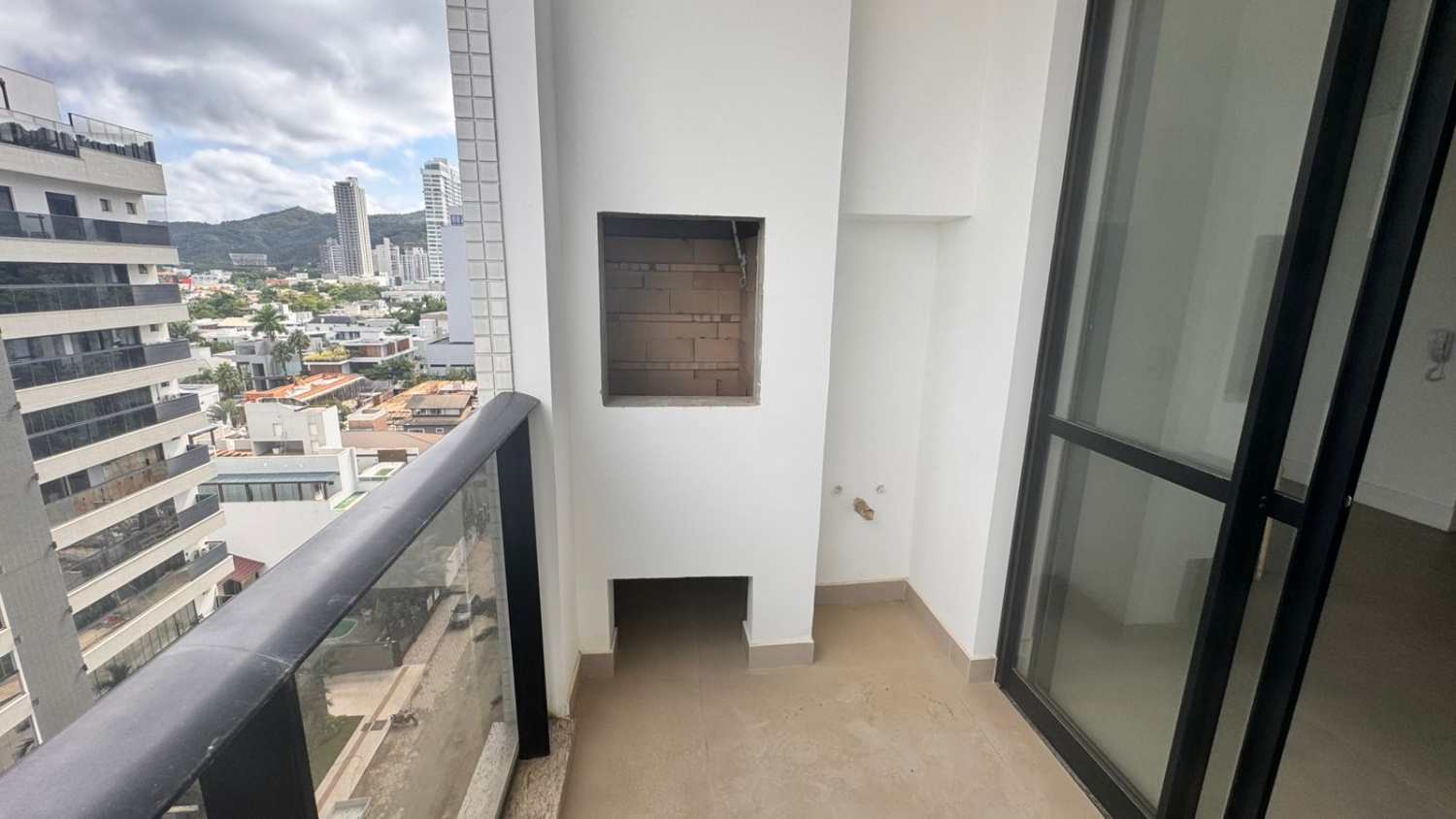 Apartamento no Ed. Brava Vita na Praia Brava - foto 2