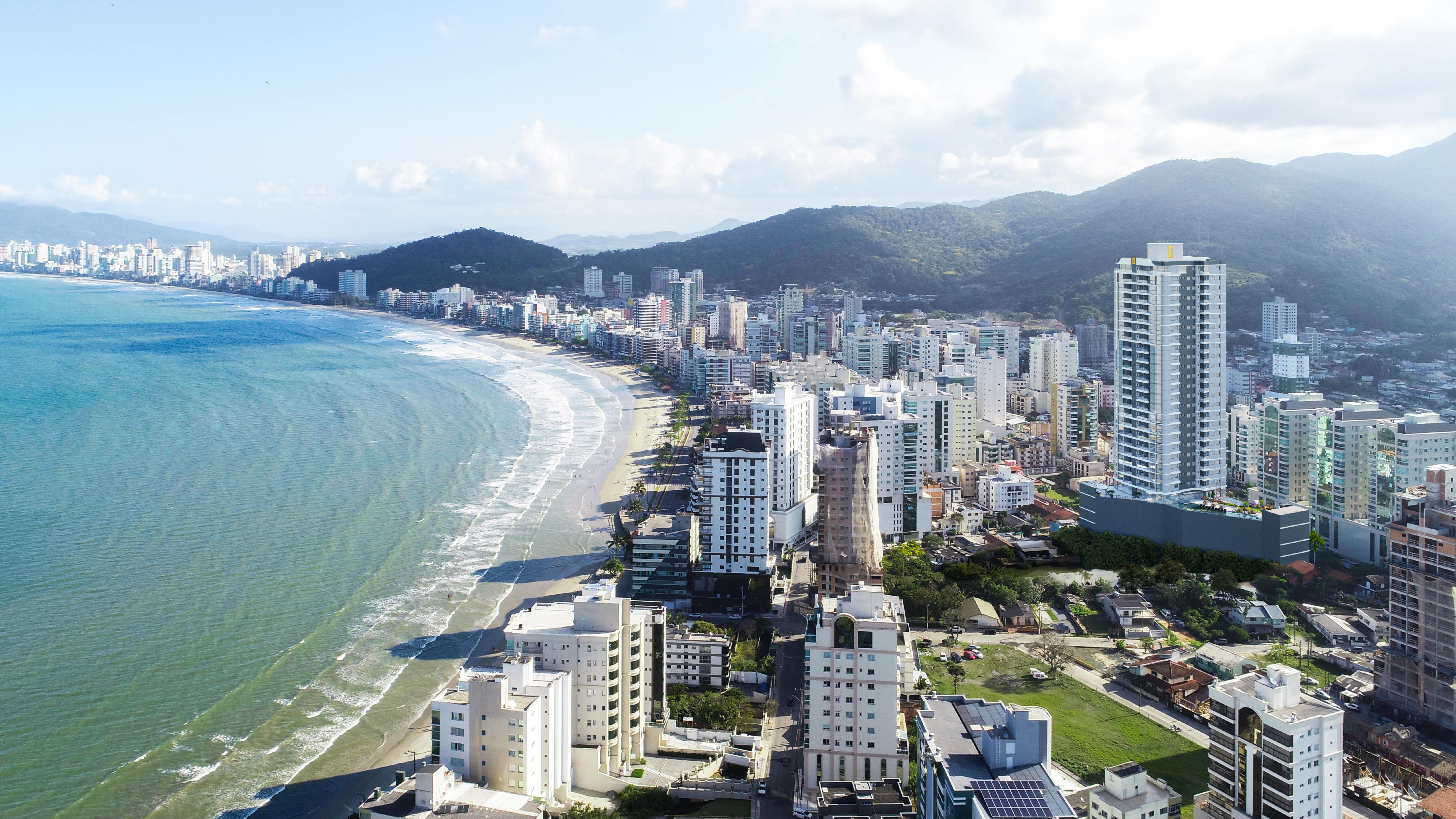 Apartamento no Ed. River Tower em Itapema - foto 19