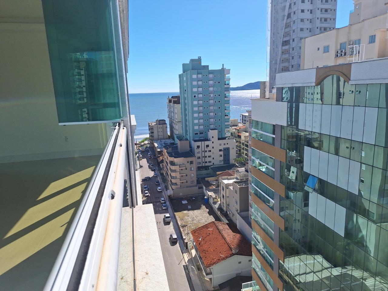 Apartamento no Ed. Rosas de Provence em Meia Praia - Itapema - foto 2