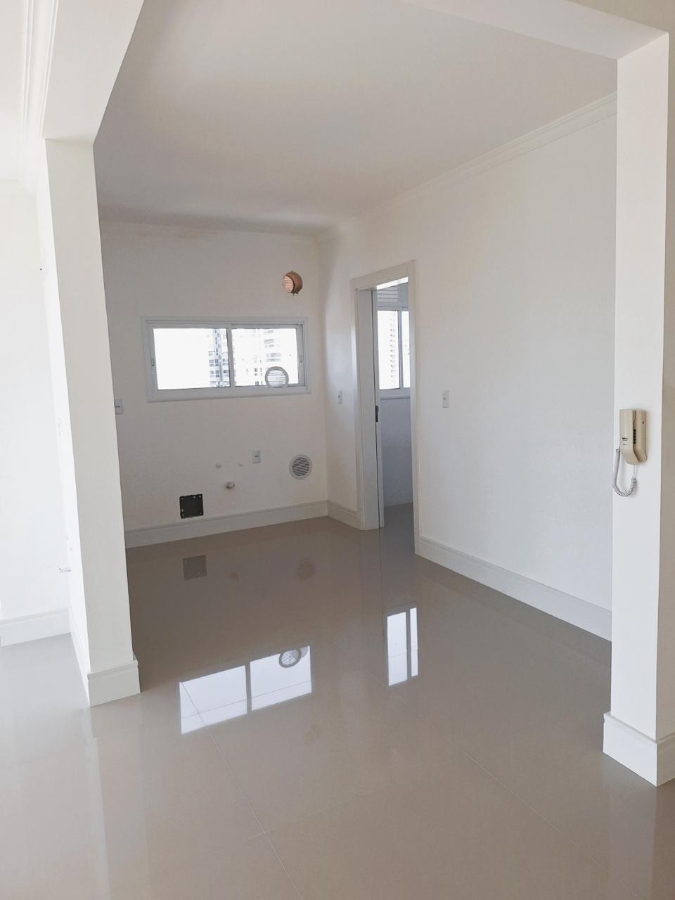 Apartamento no Ed. Rosas de Provence em Meia Praia - Itapema - foto 7