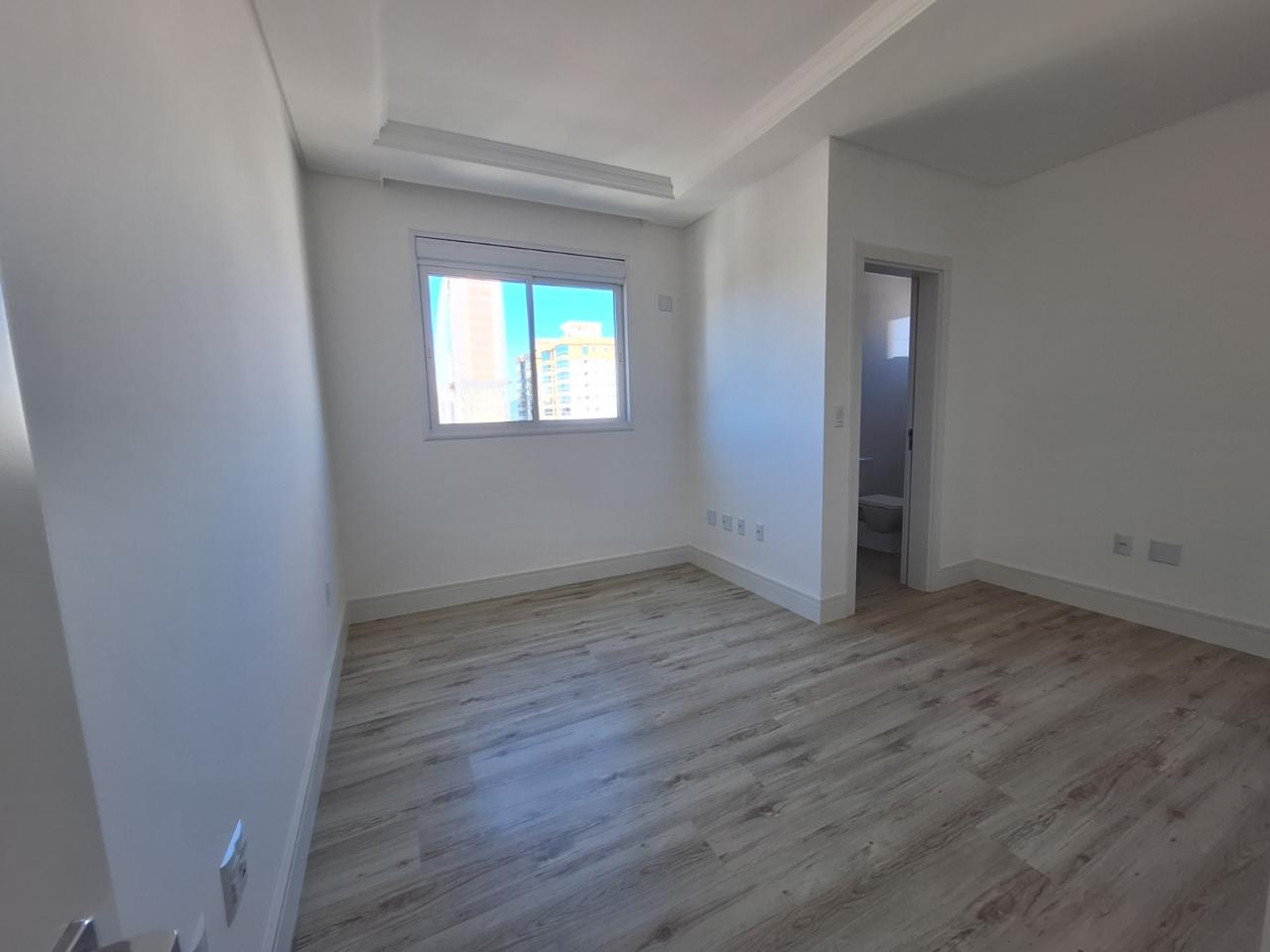 Apartamento no Ed. Rosas de Provence em Meia Praia - Itapema - foto 9