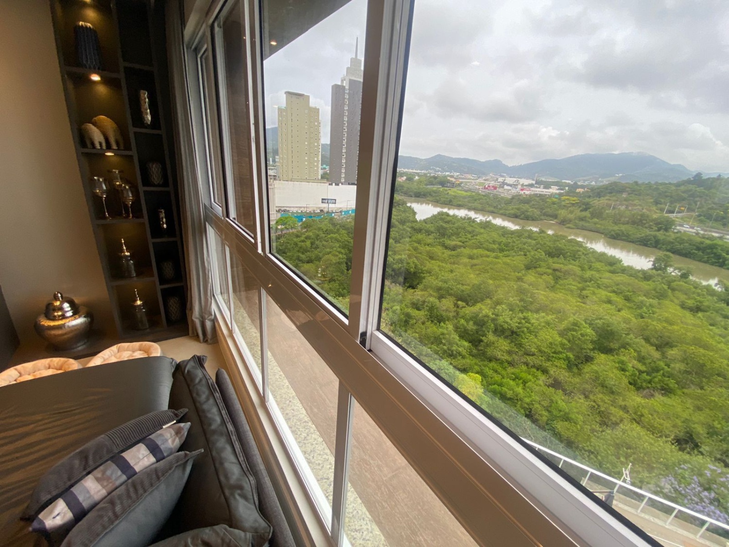 Apartamento no Ed. Mirante das Águas em Balneário Camboriú - foto 8
