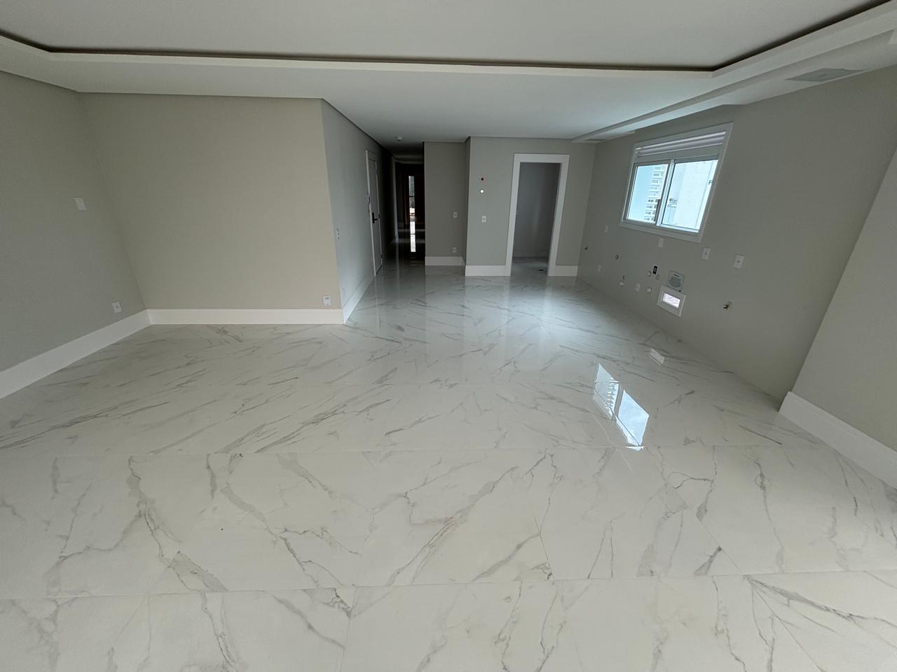 Apartamento no Ed. Skyline em Balneário Camboriú - foto 9