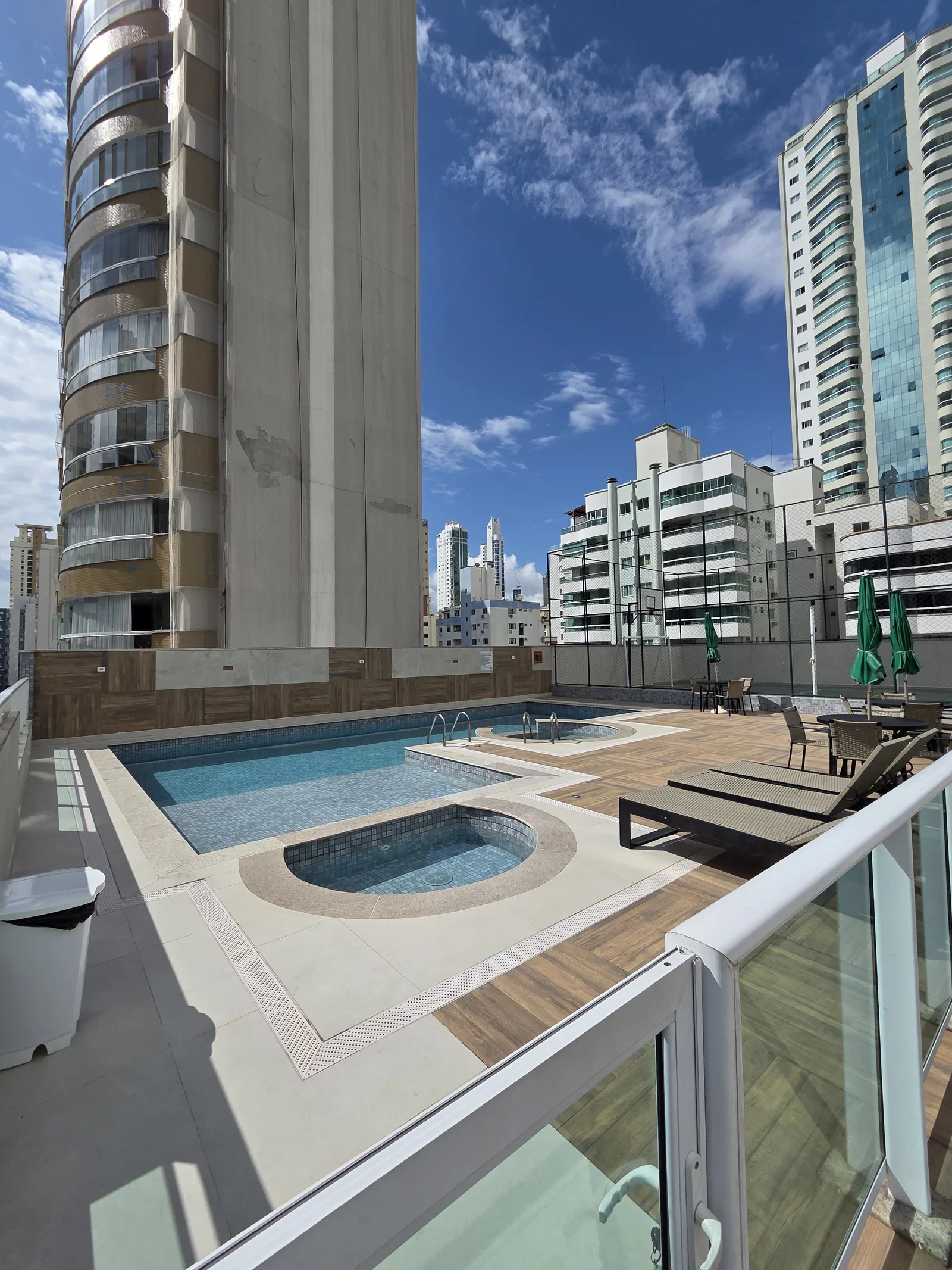 Apartamento no Ed. Torre Esmeralda em Balneário Camboriú - foto 20