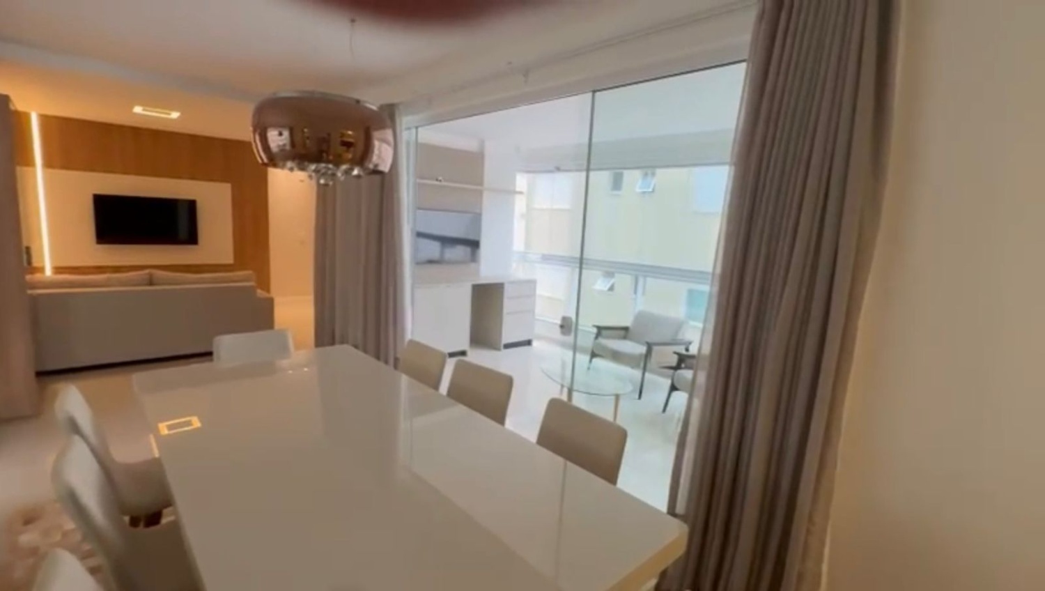 Apartamento no Ed. Spazio DArt Residence em Meia Praia - Itapema - foto 2