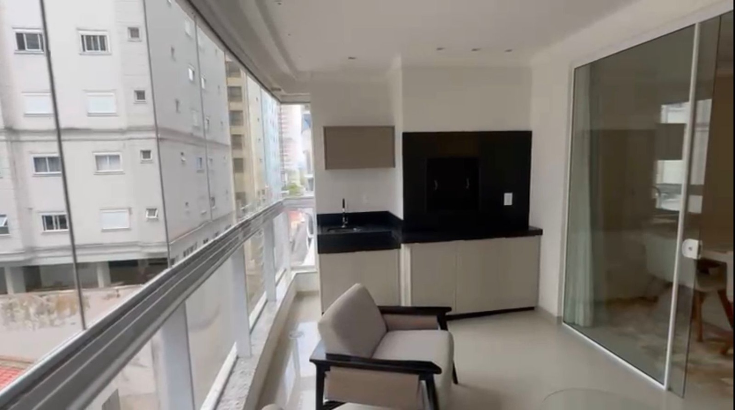Apartamento no Ed. Spazio DArt Residence em Meia Praia - Itapema - foto 4