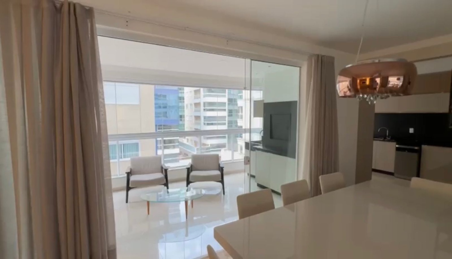 Apartamento no Ed. Spazio DArt Residence em Meia Praia - Itapema - foto 6
