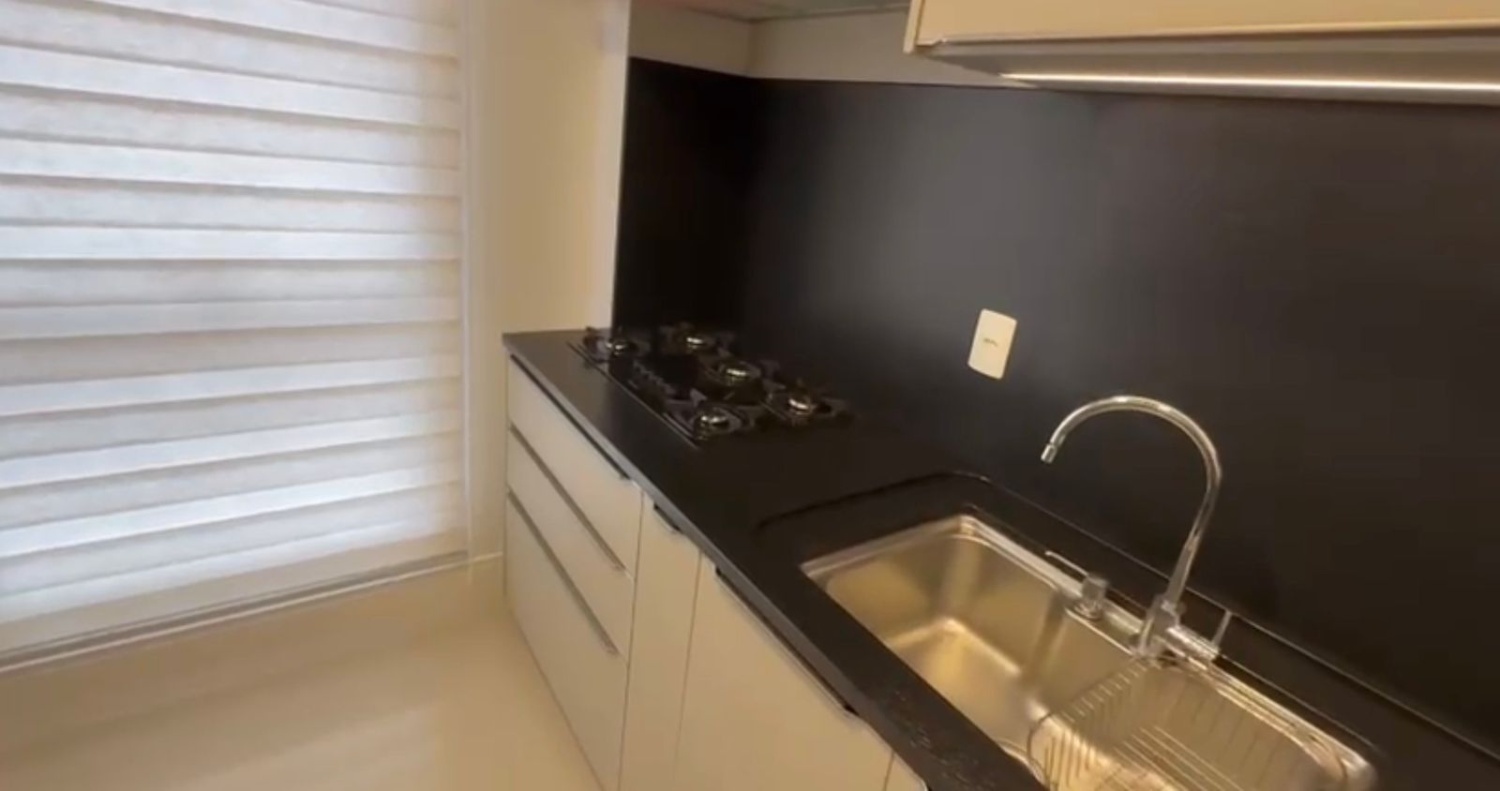 Apartamento no Ed. Spazio DArt Residence em Meia Praia - Itapema - foto 9