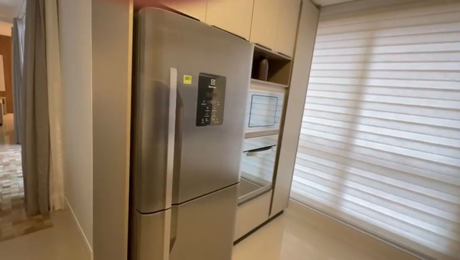 Apartamento no Ed. Spazio DArt Residence em Meia Praia - Itapema - foto 10