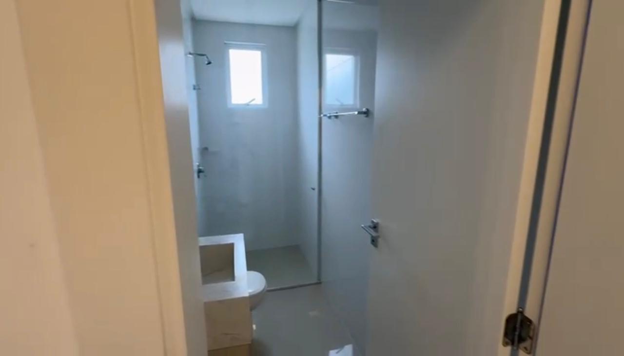 Apartamento no Ed. Spazio DArt Residence em Meia Praia - Itapema - foto 13