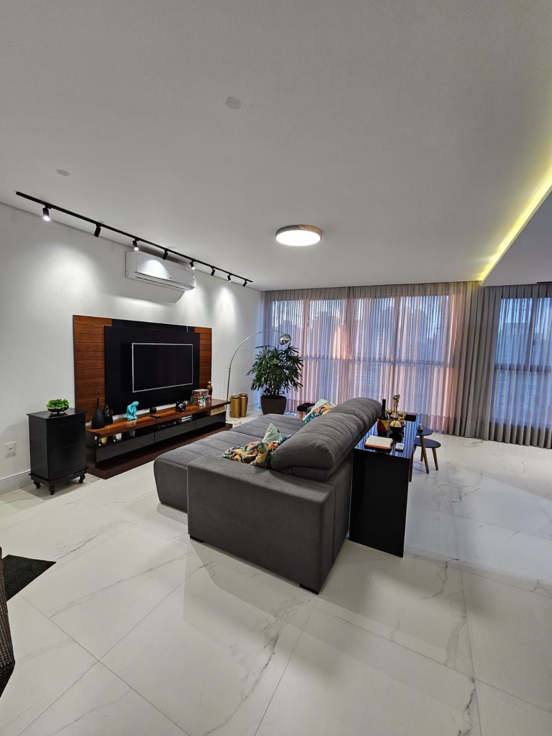 Apartamento no Ed. Carmel Residence em Itapema - foto 3