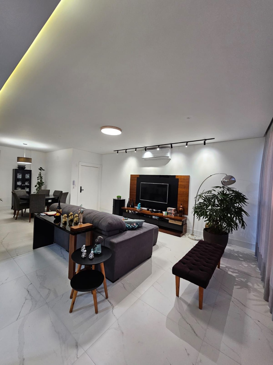 Apartamento no Ed. Carmel Residence em Itapema - foto 4