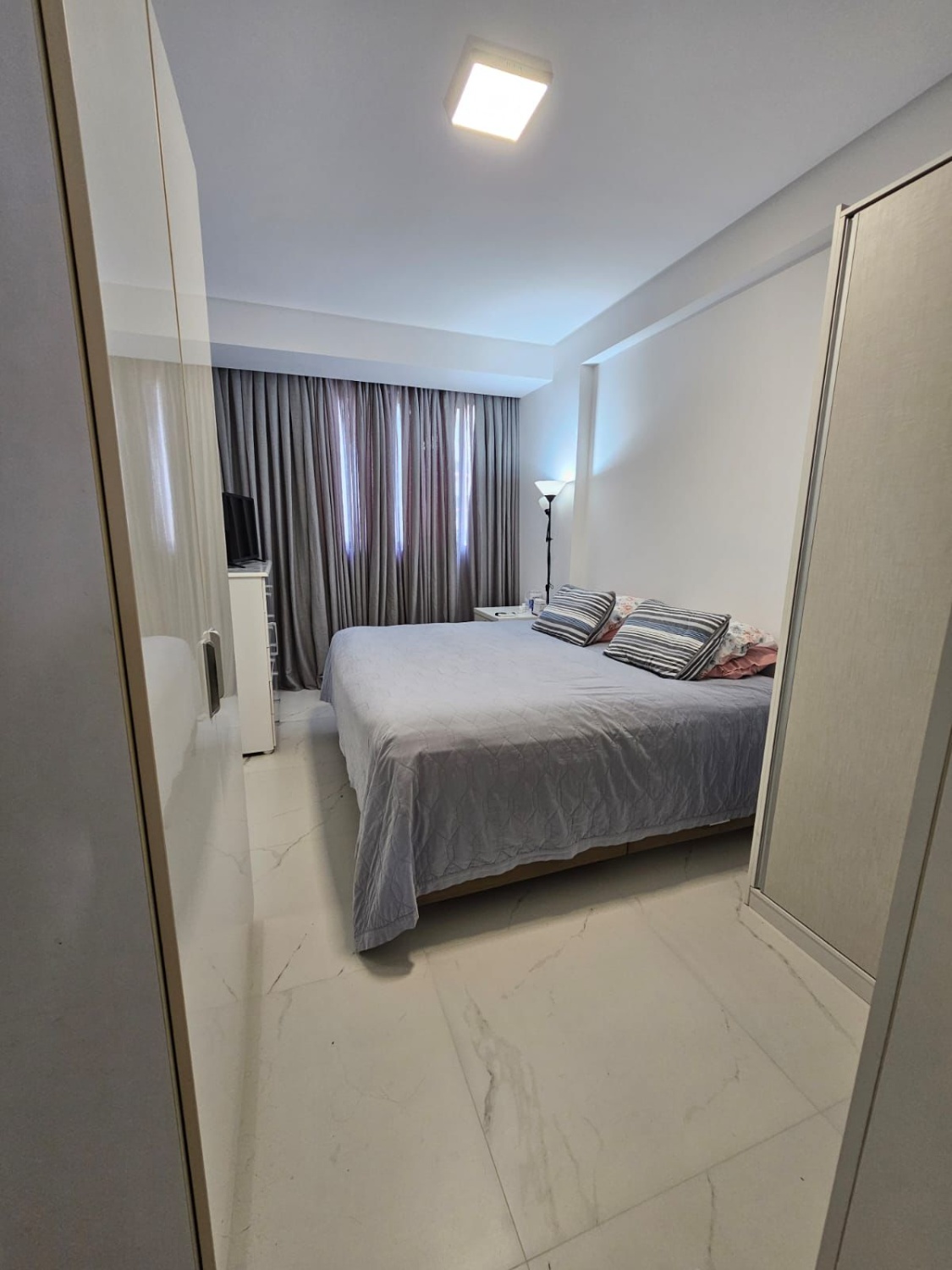 Apartamento no Ed. Carmel Residence em Itapema - foto 11