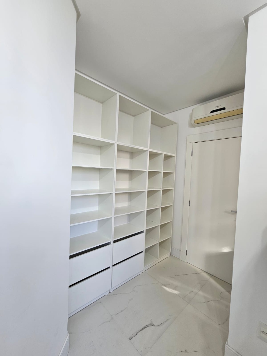 Apartamento no Ed. Carmel Residence em Itapema - foto 13