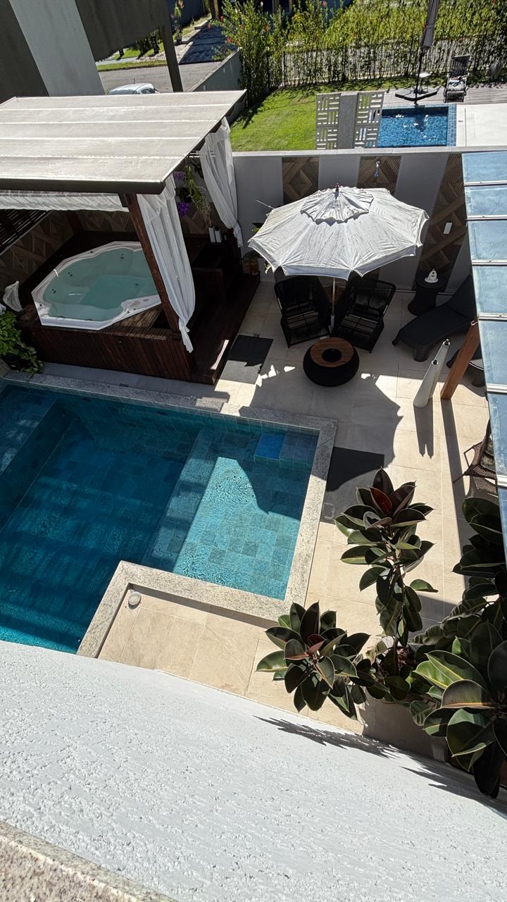 Casa Neoclássica no Cond. Caledônia Private Village em Camboriú - foto 3