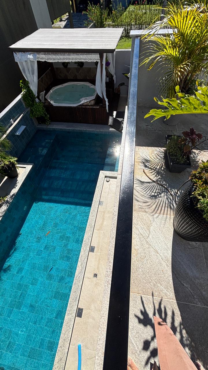 Casa Neoclássica no Cond. Caledônia Private Village em Camboriú - foto 4