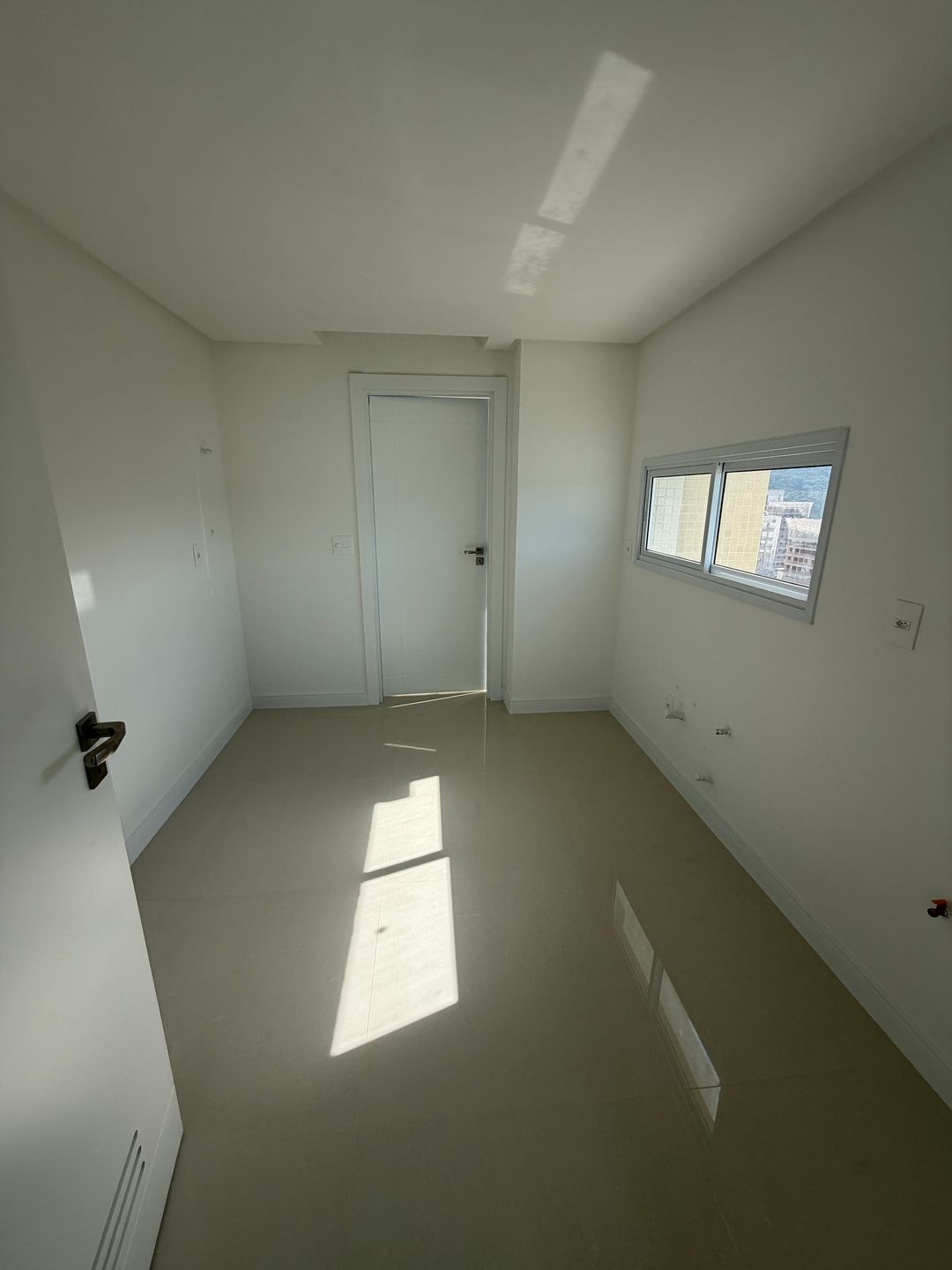 Apartamento no Ed. Lumiere Frente Mar em Itapema - foto 7
