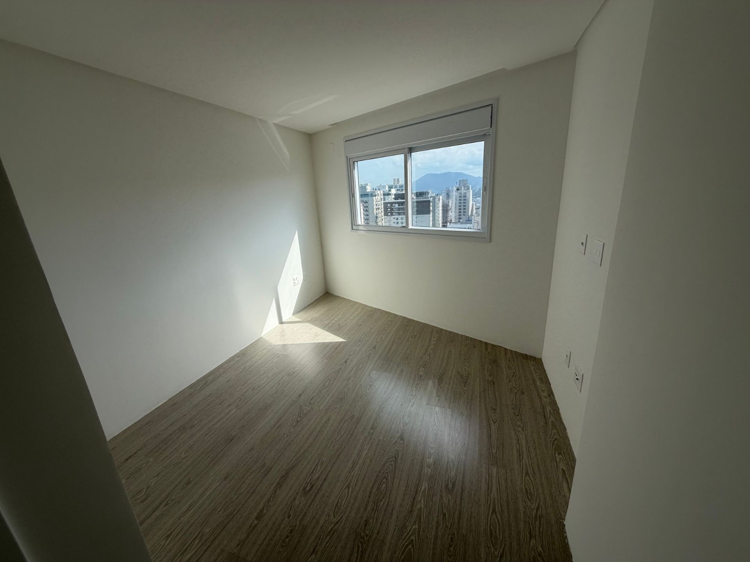Apartamento no Ed. Lumiere Frente Mar em Itapema - foto 9